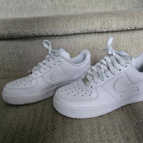 Womens All White Airforce 1's 07 Sneaker - Picture 2 of 7